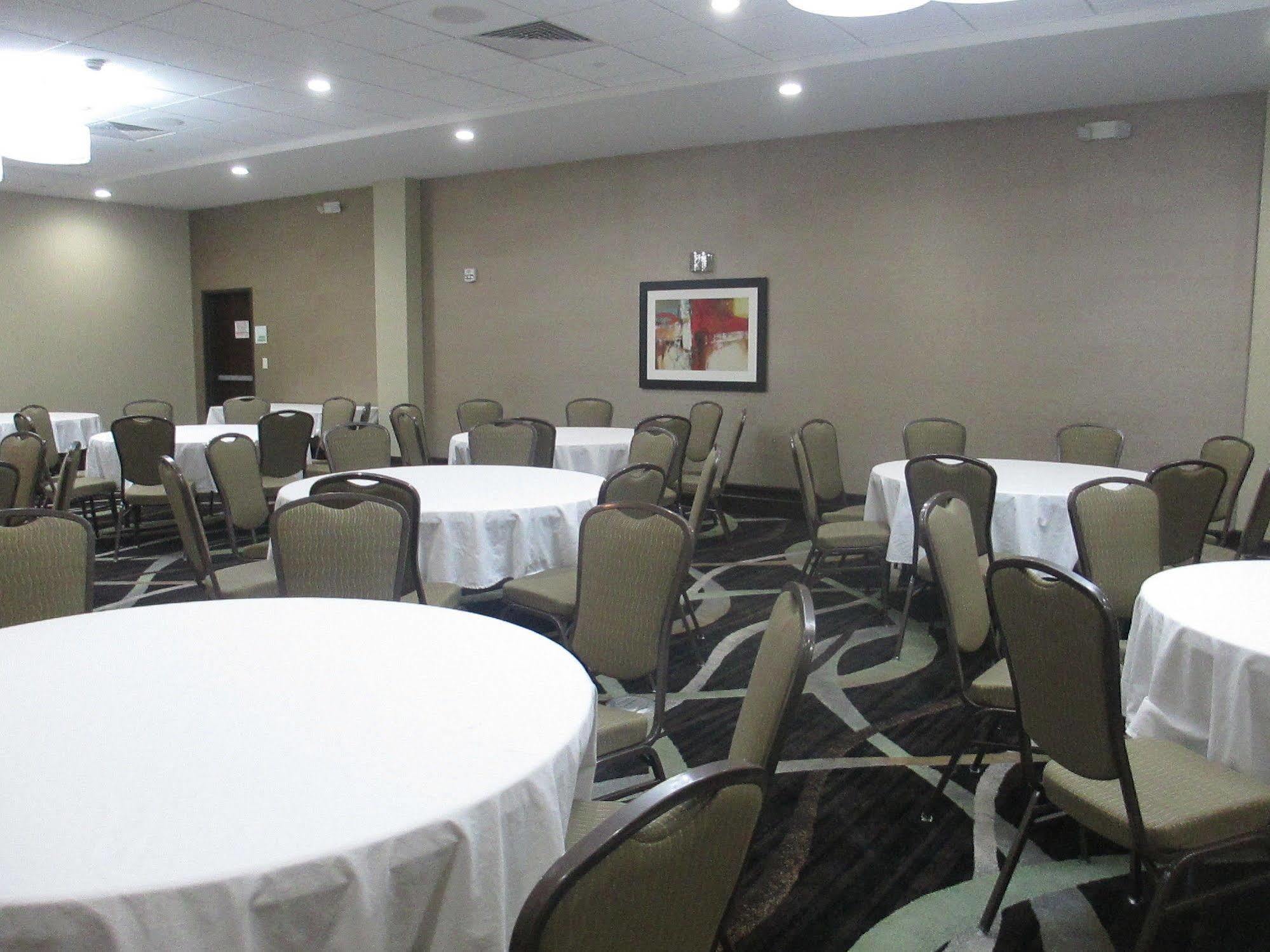 Holiday Inn Salina By Ihg Exterior photo